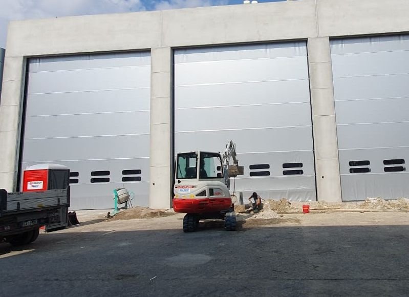 Porte rapide installate su capannone industriale